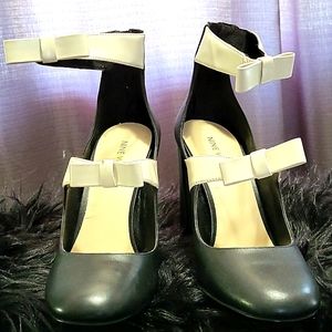Nine West 2 tone Block Heel, Size 9